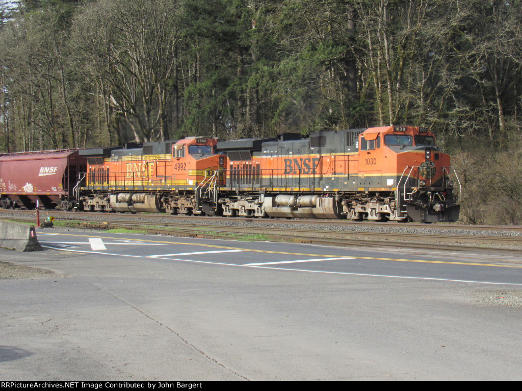 BNSF 4992 & 1030